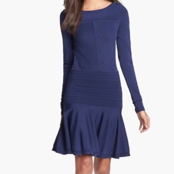 Dianne von Furstenberg navy Delta long sleeve Dress size small - Picture 10 of 10